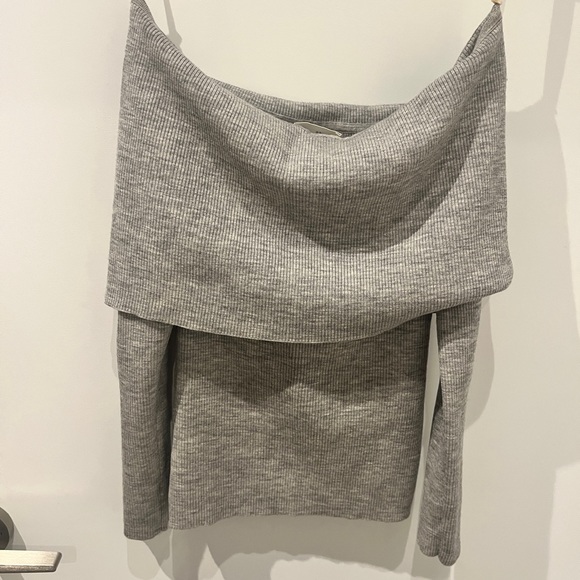 Babaton off the shoulder long sleeve sweater. Size XS light grey. - Picture 2 of 3